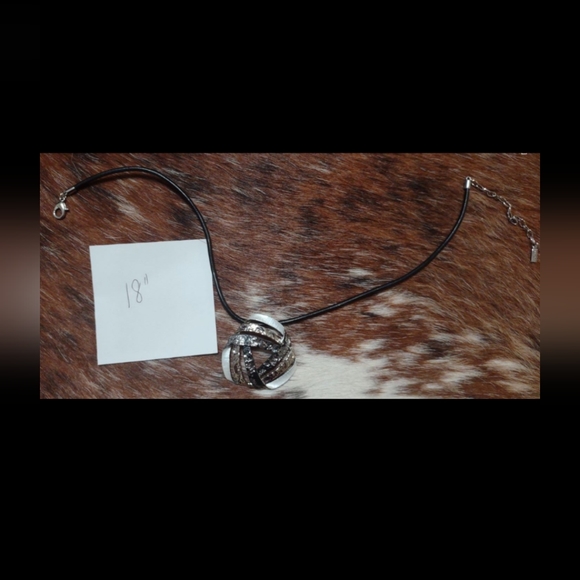 2 Fashion Necklaces Black & Silver - Picture 6 of 9